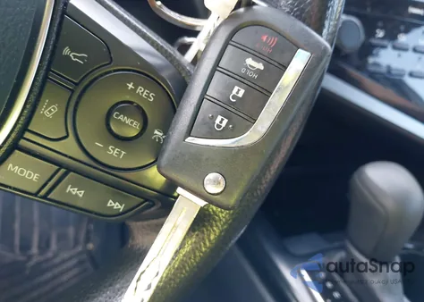 2020 Toyota Camry Le z USA, uszkodzony, nr VIN 4T1C11AK6LU331786